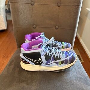 Men’s Nike Kyrie Infinity Aluminum Sneakers Size 9.5M
